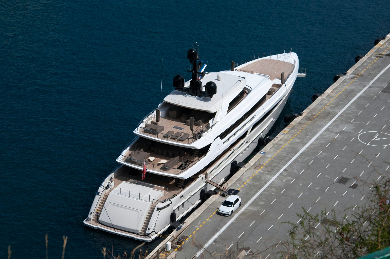 Yacht à quai